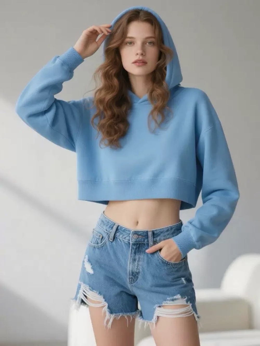 Cropped blue hoodie size L, new without tags